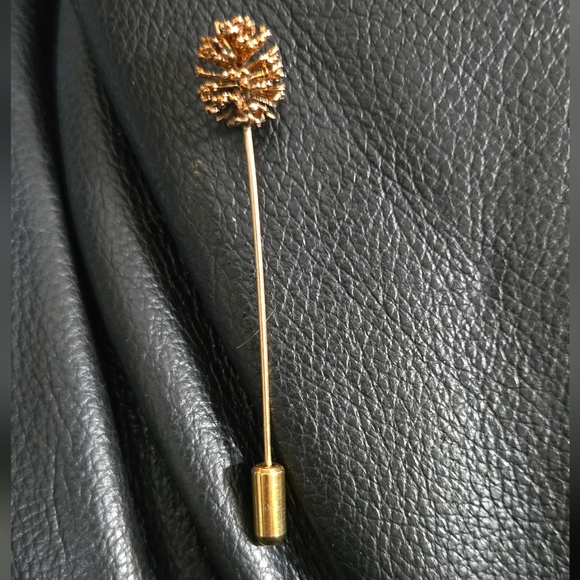Gold/bronze Large Pinecone Lapel/tie Pin - Picture 2 of 4
